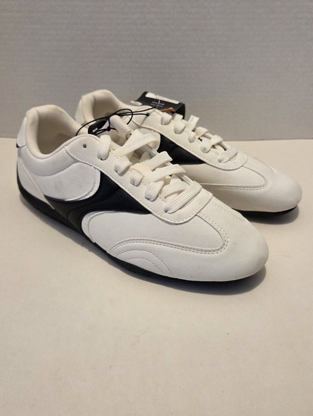 Avia Women 10 Faux Suede Athletic Lifestyle Sneaker Memory Foam Preppy White NWT